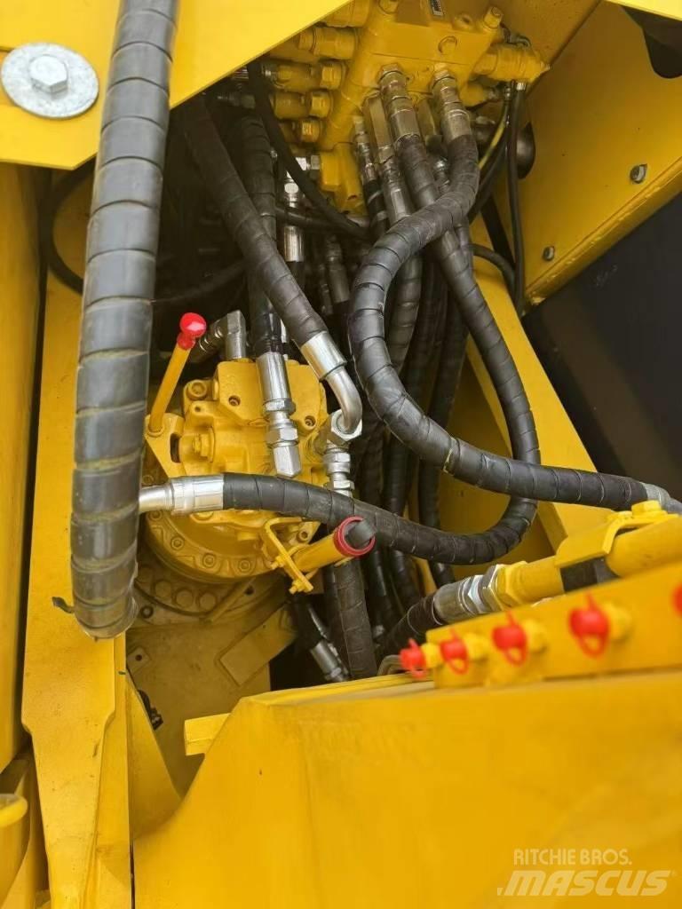 Komatsu 160-7 Pásová rýpadla