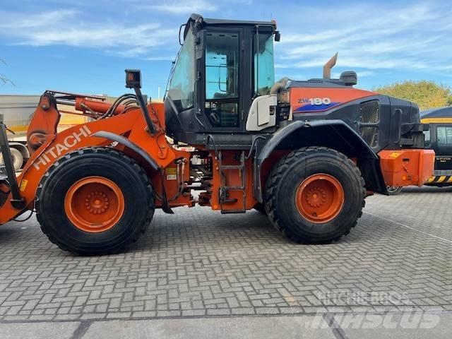 Hitachi ZW 180-6 Kolové nakladače