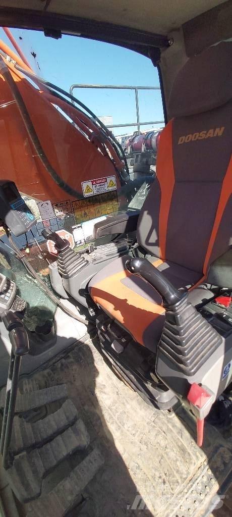 Doosan DX 300 LC Pásová rýpadla