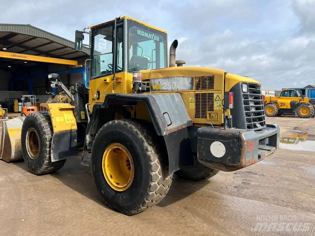 Komatsu WA 250-5H Kolové nakladače