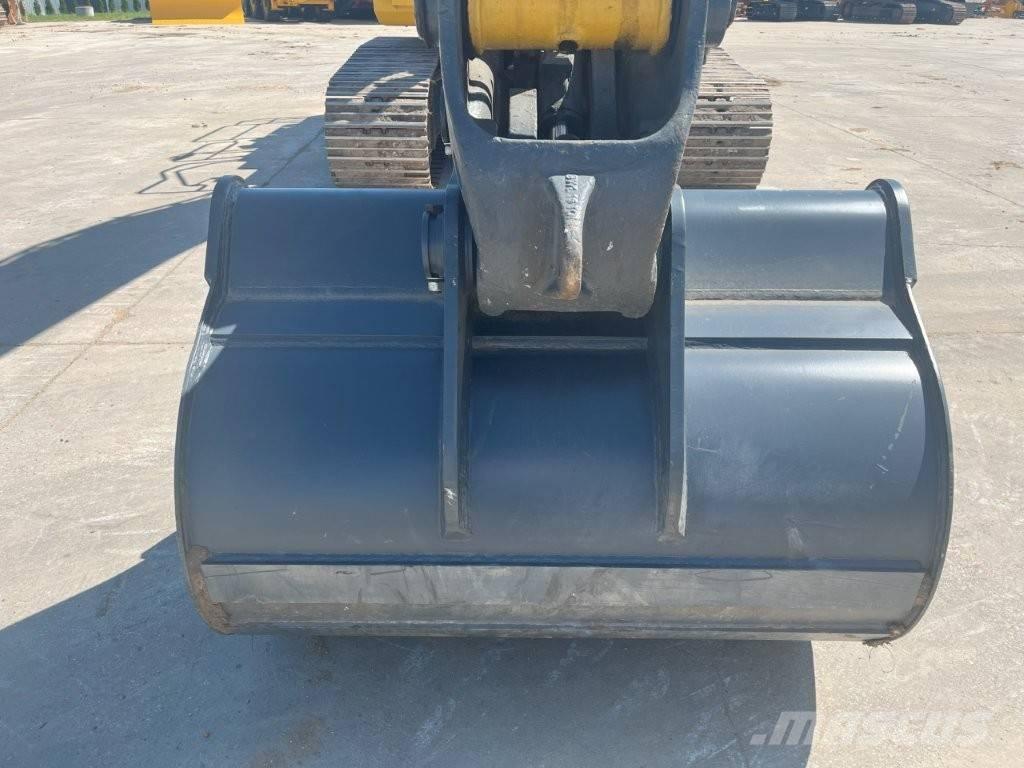 Komatsu PC 210 LC-11 Pásová rýpadla