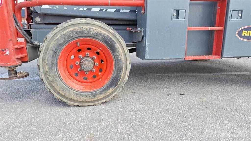 SkyJack 8841RT Nůžková zvedací plošina