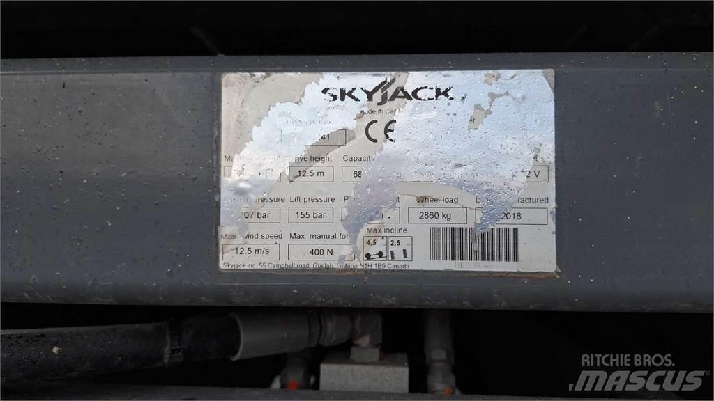 SkyJack 8841RT Nůžková zvedací plošina