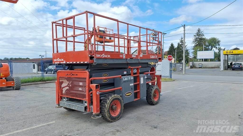 SkyJack 8841RT Nůžková zvedací plošina
