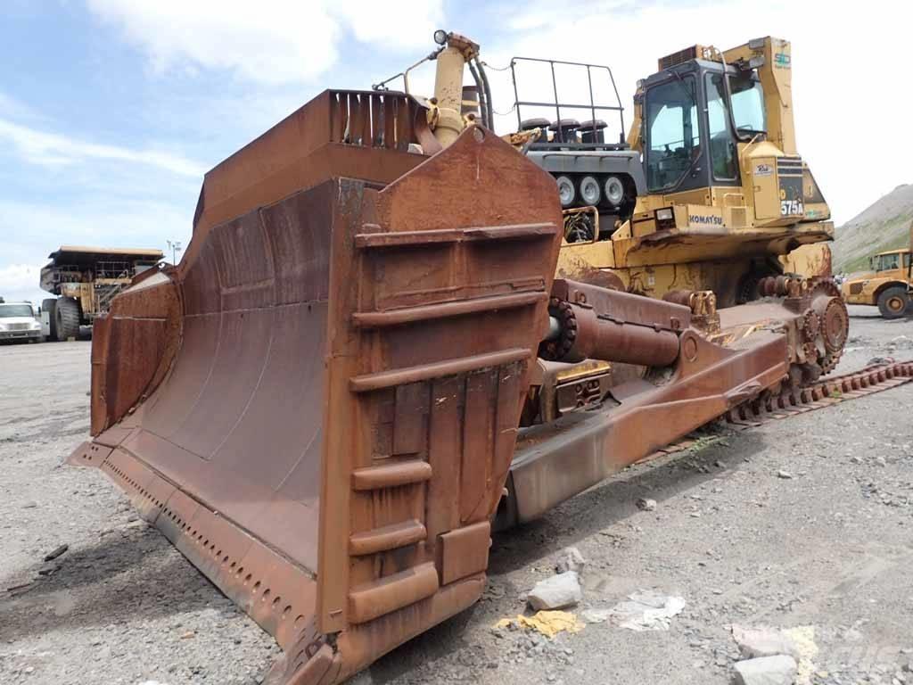 Komatsu D 575 A-3 Pásové dozery