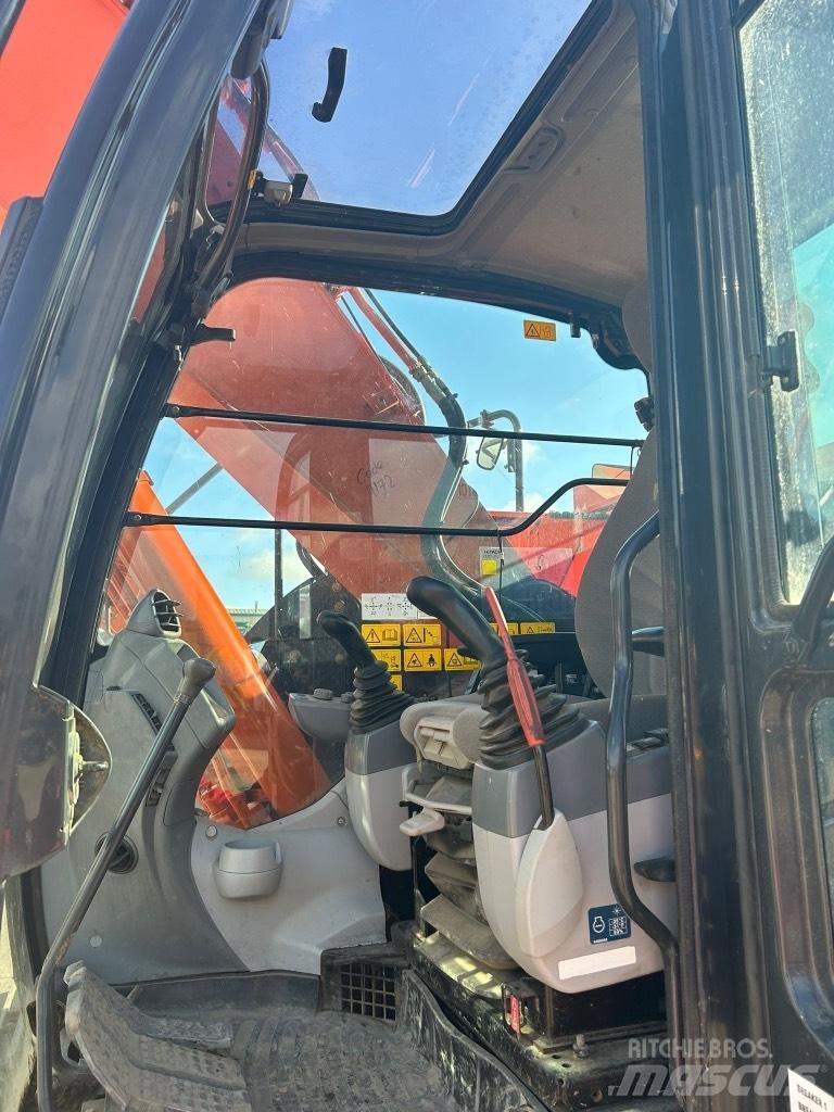 Hitachi ZX225 USLC-6 Pásová rýpadla
