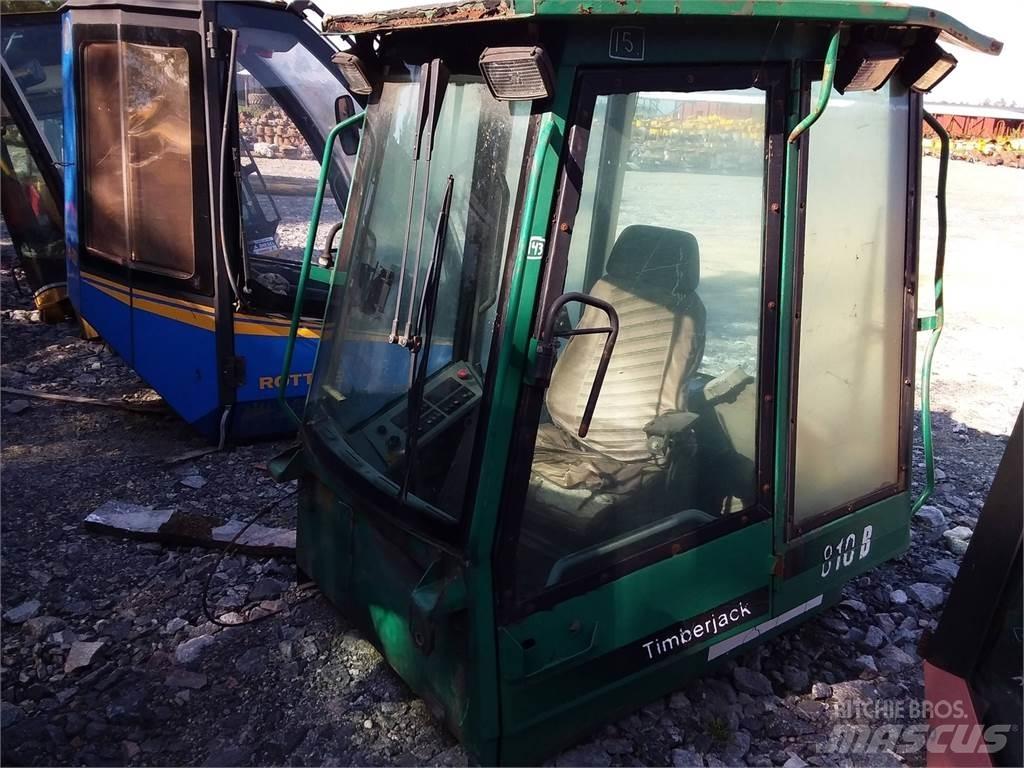 Timberjack 810B Kabiny a interiér