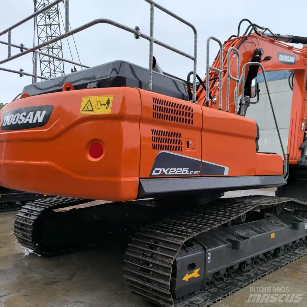 Doosan DX 225 LC Pásová rýpadla