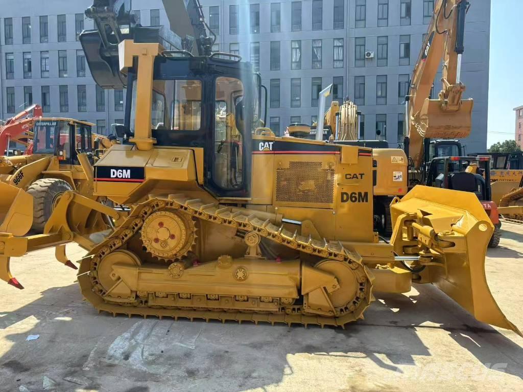 CAT D 6 M Pásové dozery