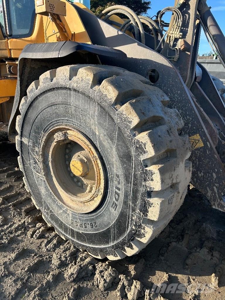 Volvo L180 Kolové nakladače