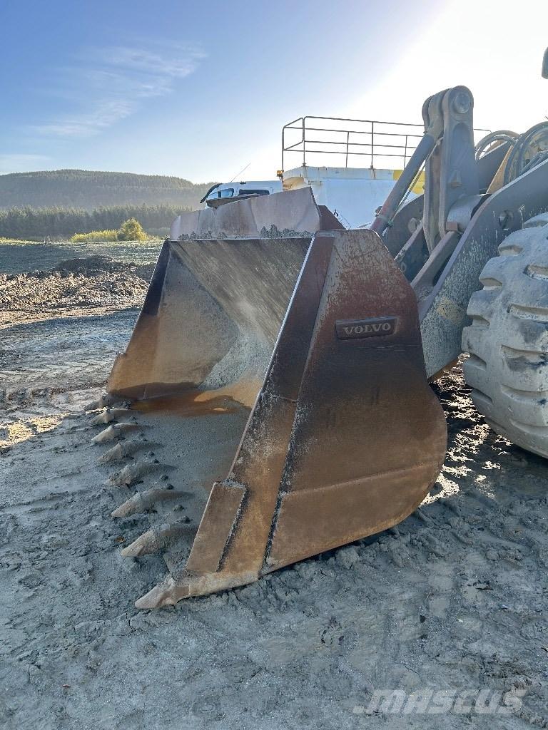 Volvo L180 Kolové nakladače