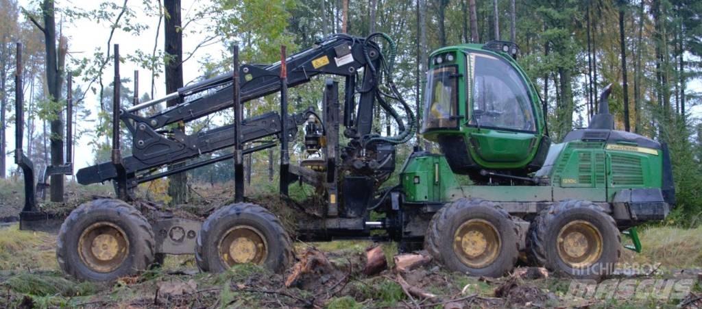 John Deere 1210 E Vyvážecí traktory