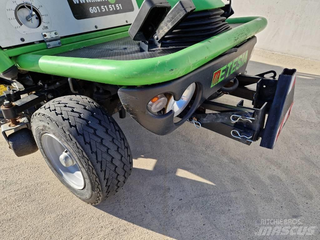 Etesia 124D Sekačky namontované a tažené