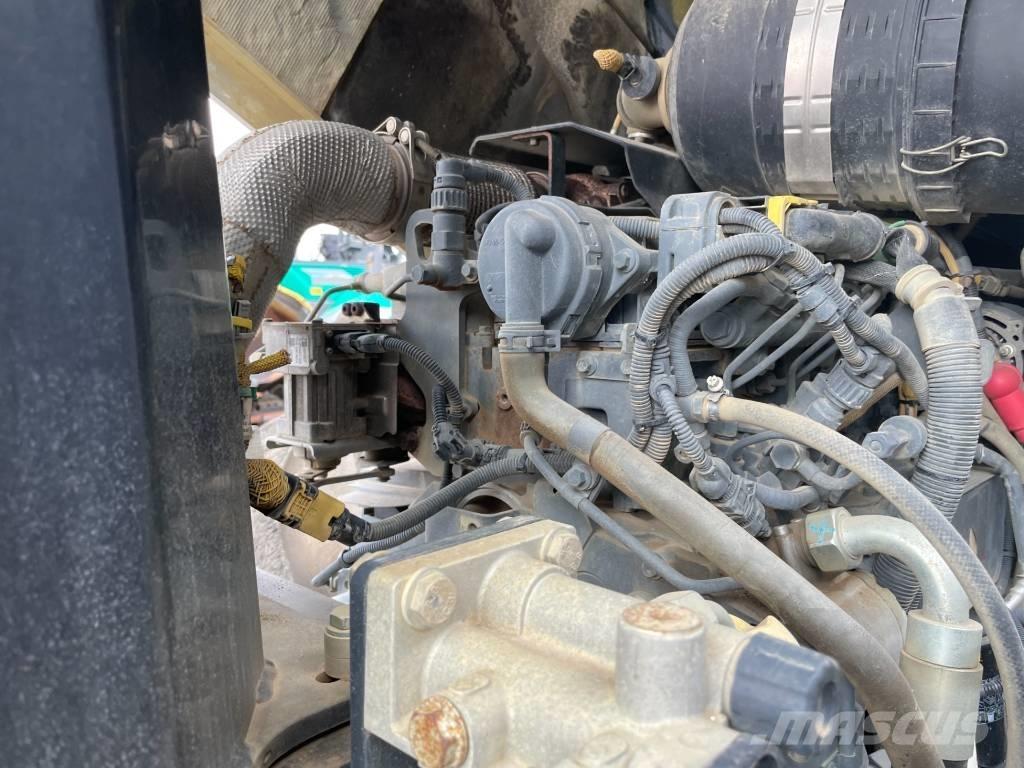 Bomag BW 216 DH-4 Tahačové válce