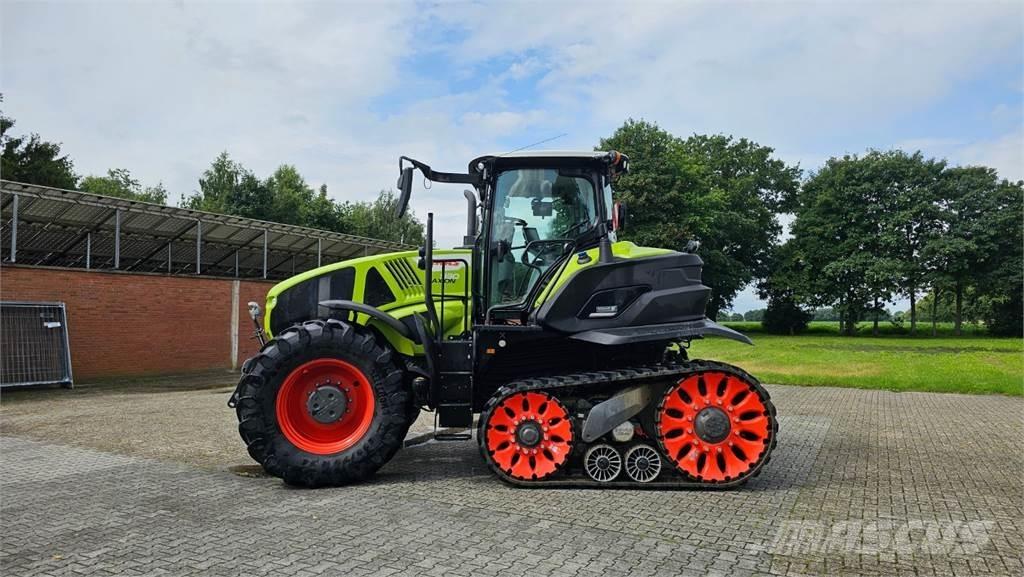 CLAAS Axion 930 TT Traktory