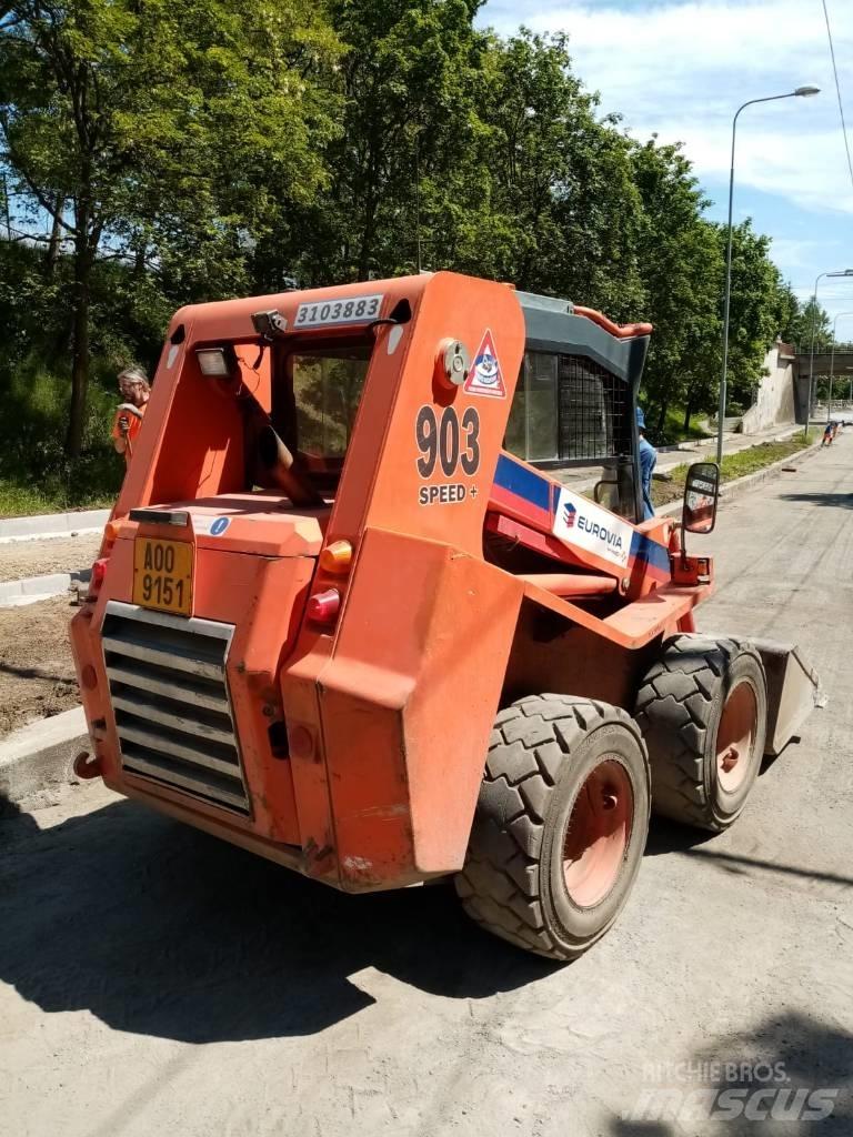 Locust L 903 SPEED Smykem řízené nakladače