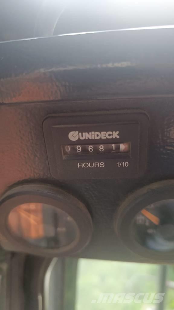 Locust L 903 SPEED Smykem řízené nakladače