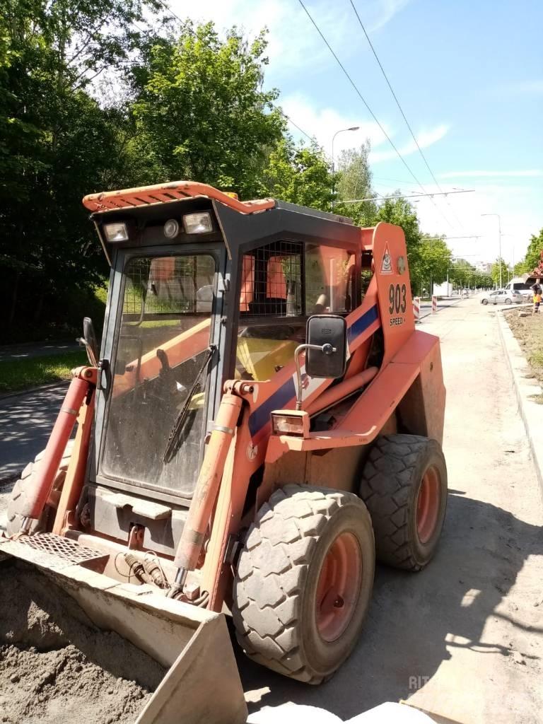 Locust L 903 SPEED Smykem řízené nakladače