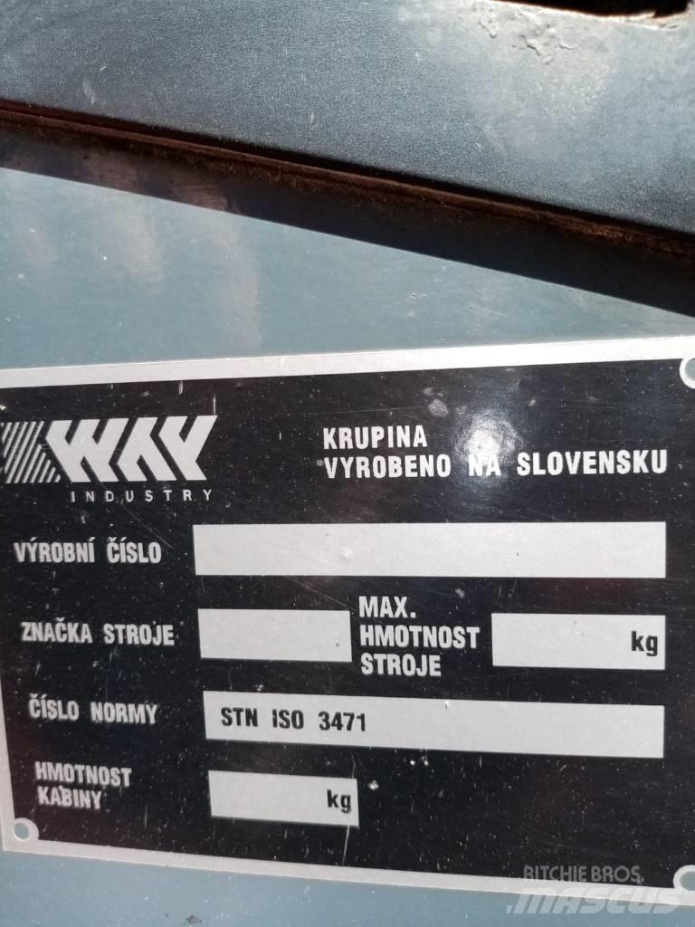 Locust L 903 SPEED Smykem řízené nakladače
