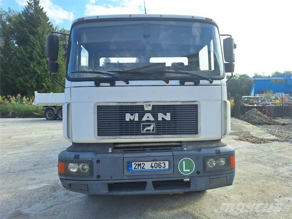 MAN 26.403 6X2 Nákladní vozidlo bez nástavby