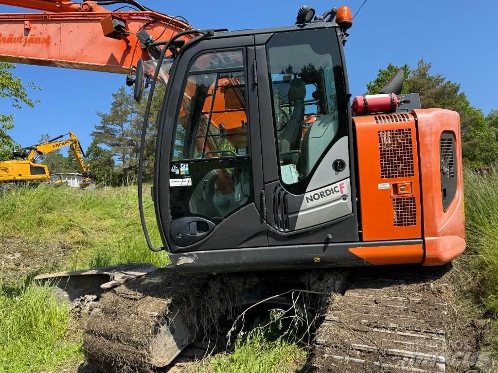 Hitachi ZX135USBL-6 Pásová rýpadla