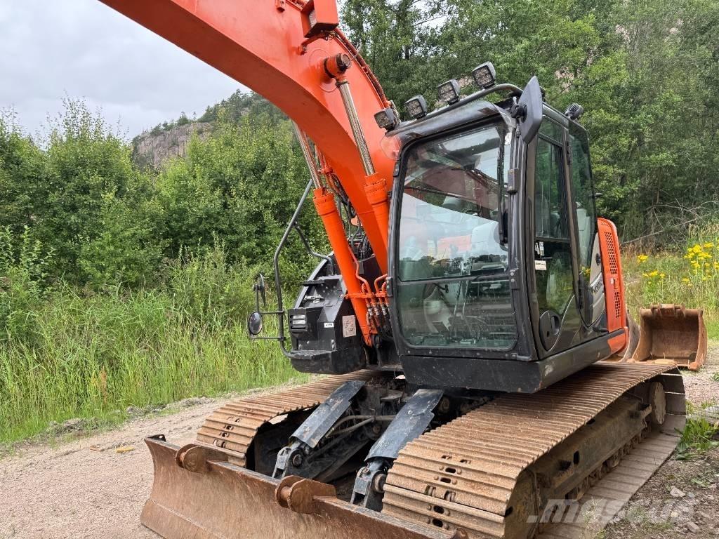 Hitachi ZX135USBL-6 Pásová rýpadla