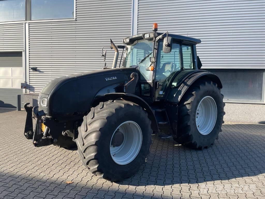 Valtra T151 tractor Traktory