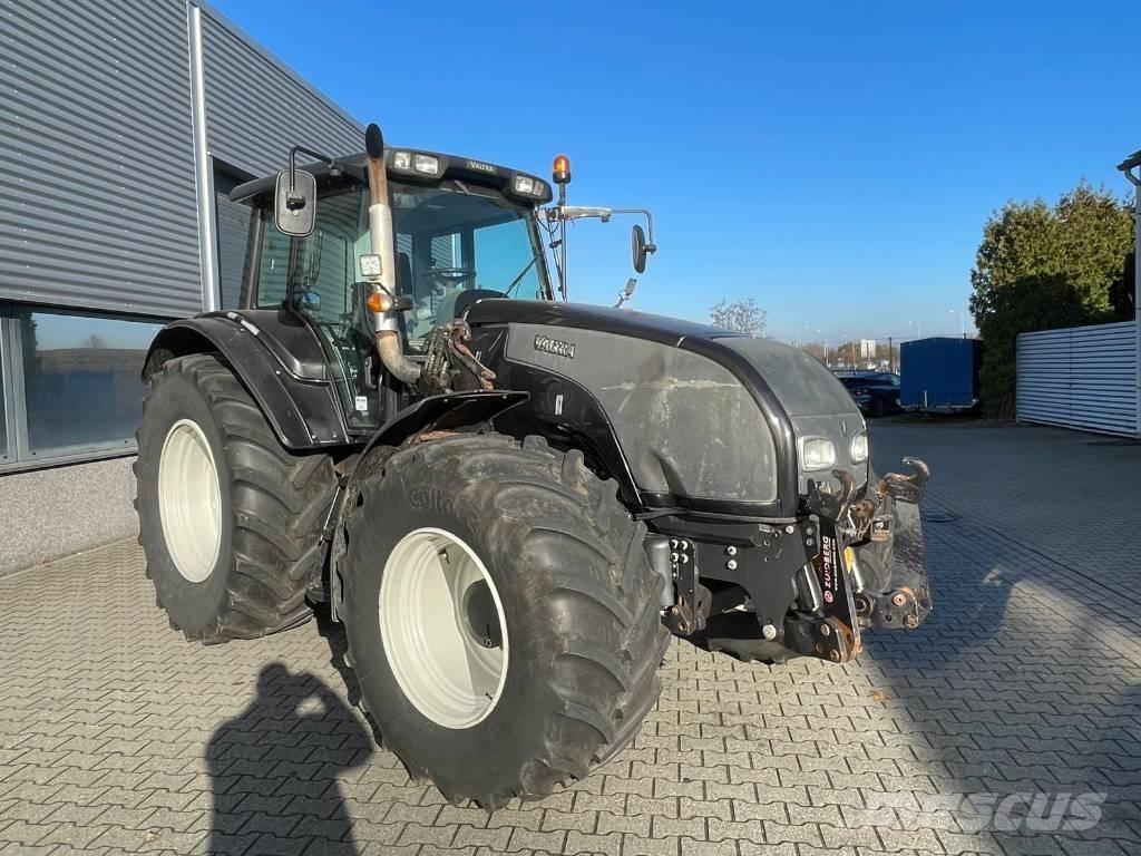 Valtra T151 tractor Traktory