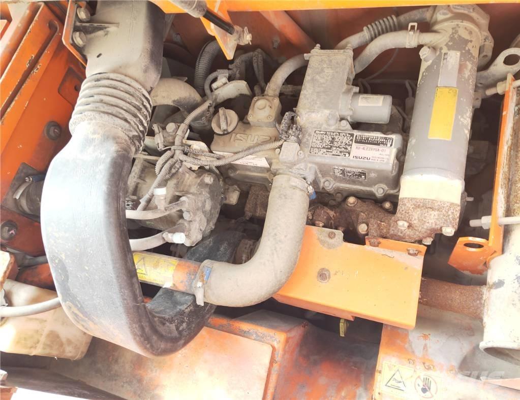 Hitachi ZX75US-3 Midi rýpadla 7t - 12t