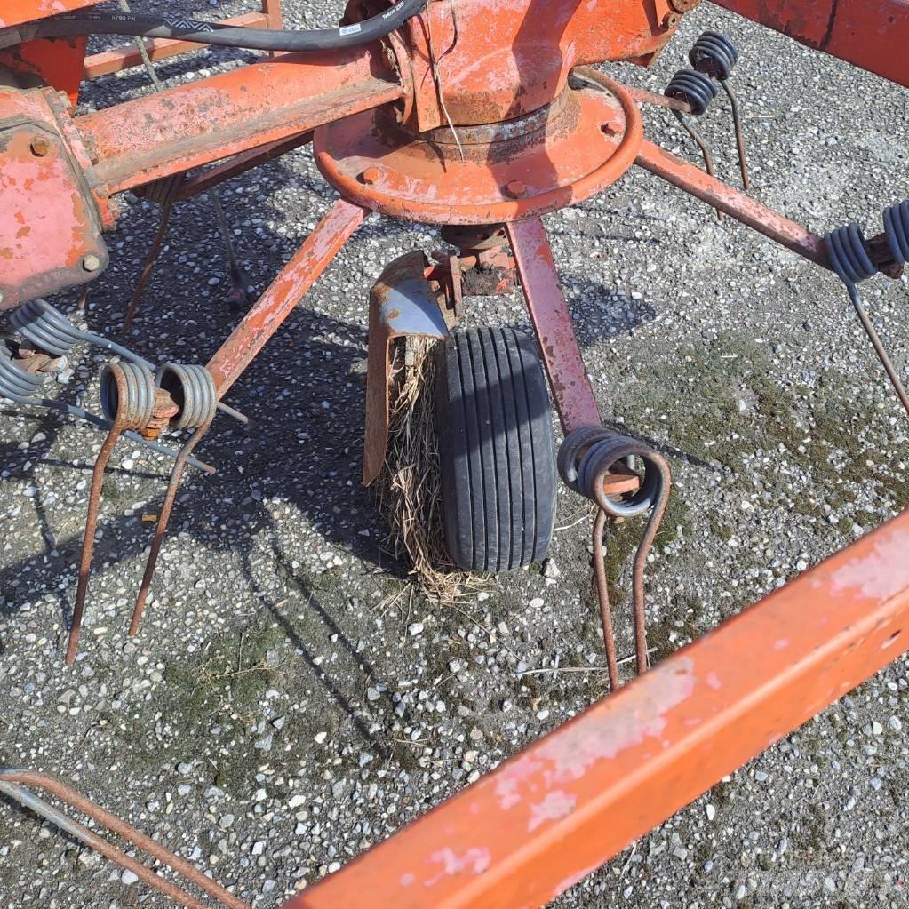 Kuhn GF 6301 M H Obraceče a shrabovače sena