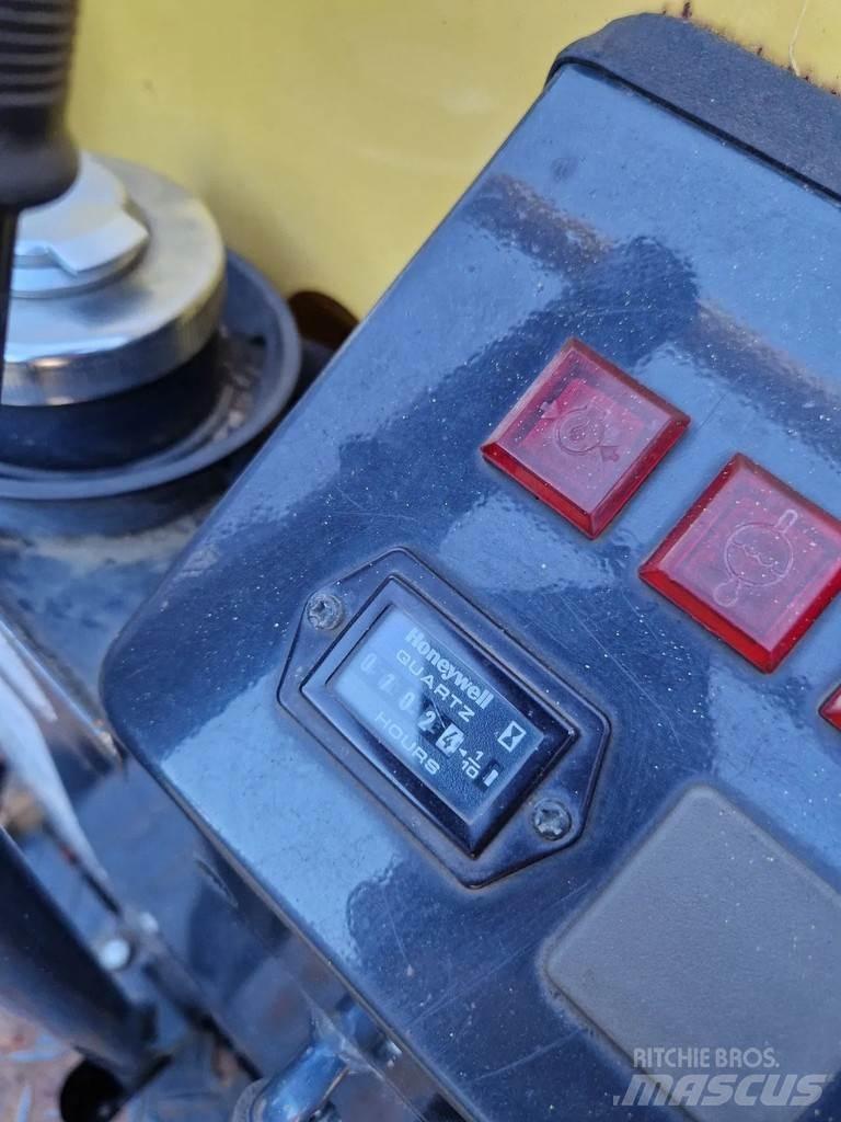 Yanmar C12R-B Pásové dempry
