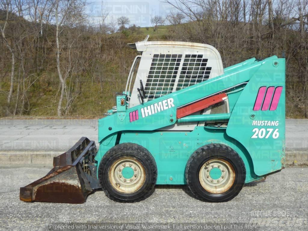 IHI Mustang 2076 Smykem řízené nakladače