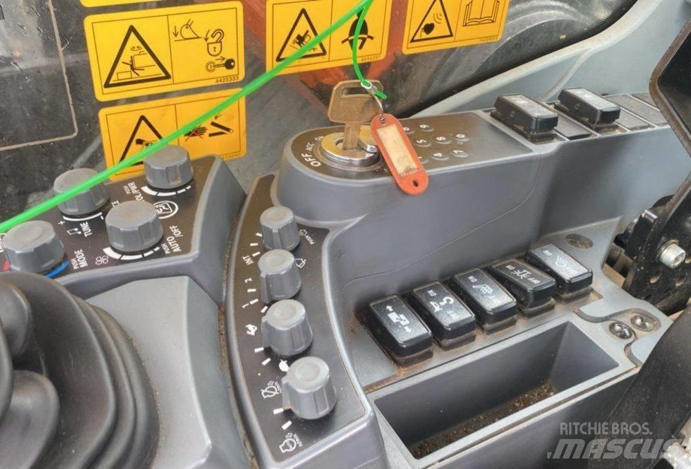 Hitachi ZX 300 LC-7 Pásová rýpadla