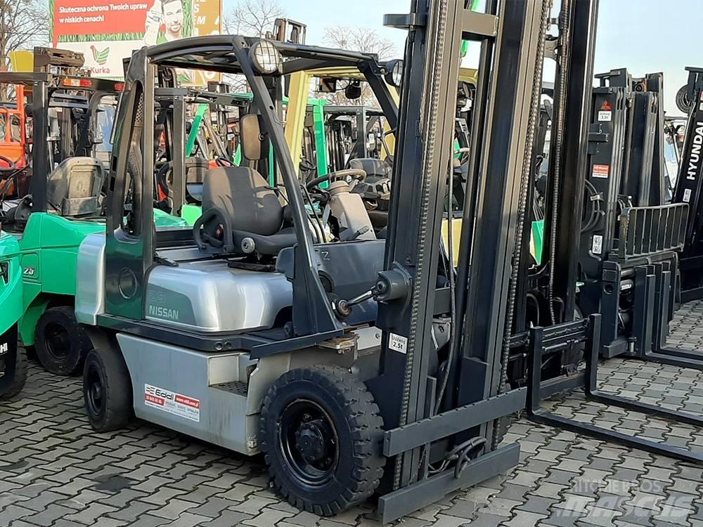 Nissan Y1D2A25Q Dieselové vozíky