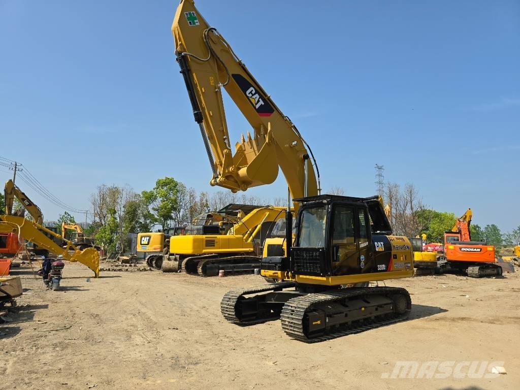 CAT 320 D 2 Midi rýpadla 7t - 12t