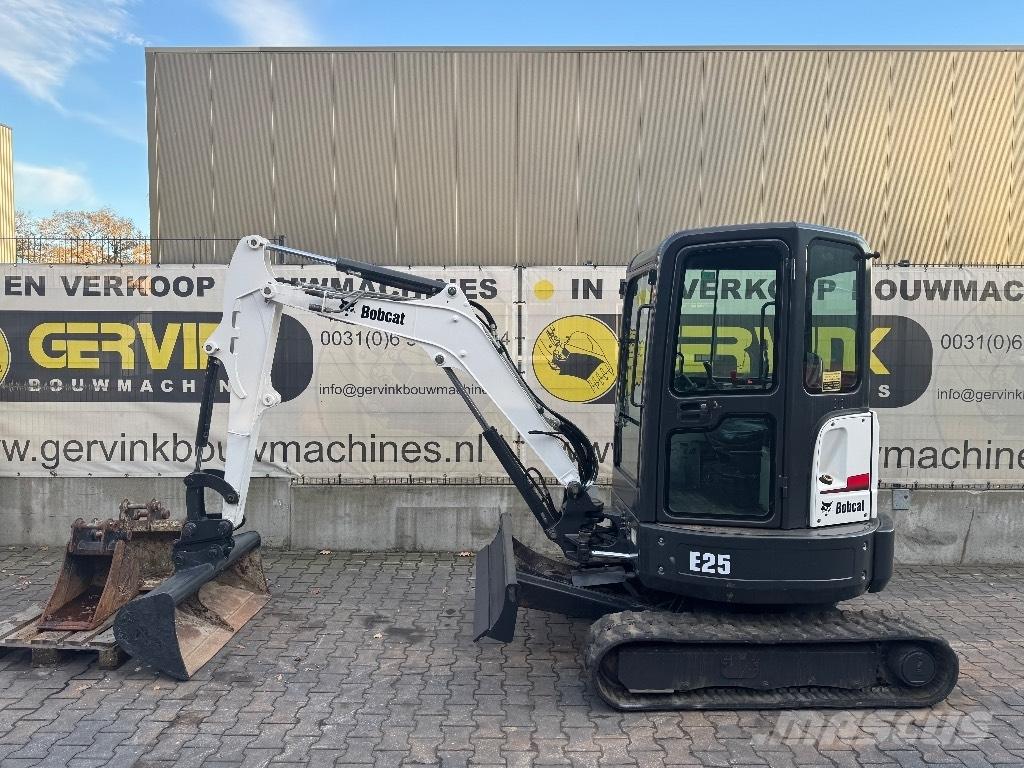 Bobcat E25 Mini rýpadla < 7t
