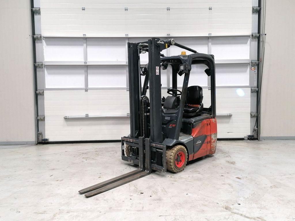Linde E12-02 Akumulátorové vozíky