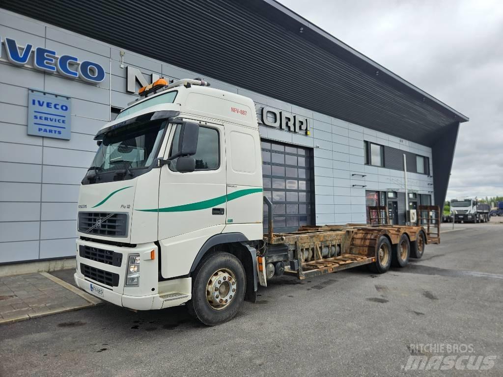 Volvo FH12 8x4 Nákladní automobily pro přepravu lesních strojů