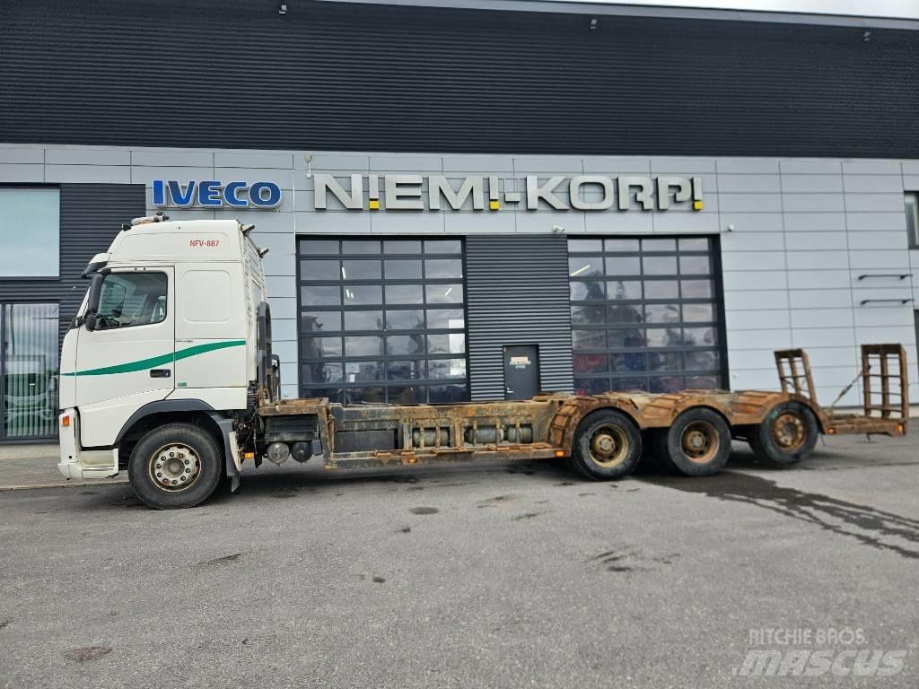Volvo FH12 8x4 Nákladní automobily pro přepravu lesních strojů