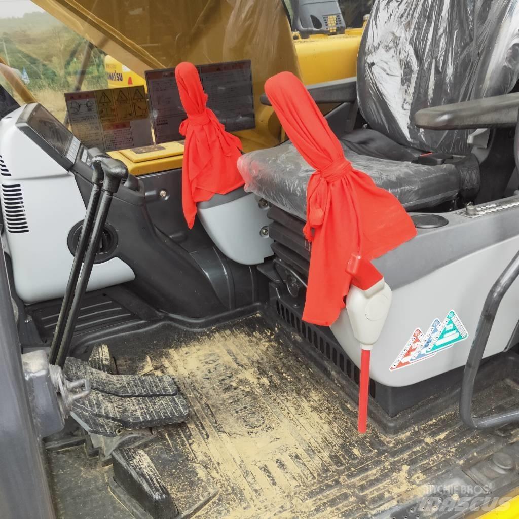 Komatsu PC200-8 Pásová rýpadla
