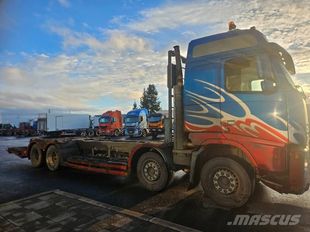 Volvo FH12 8x4 Nákladní automobily pro přepravu lesních strojů