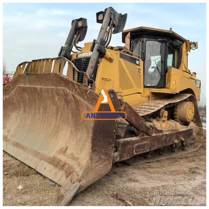 CAT D8T bulldozers Pásové dozery