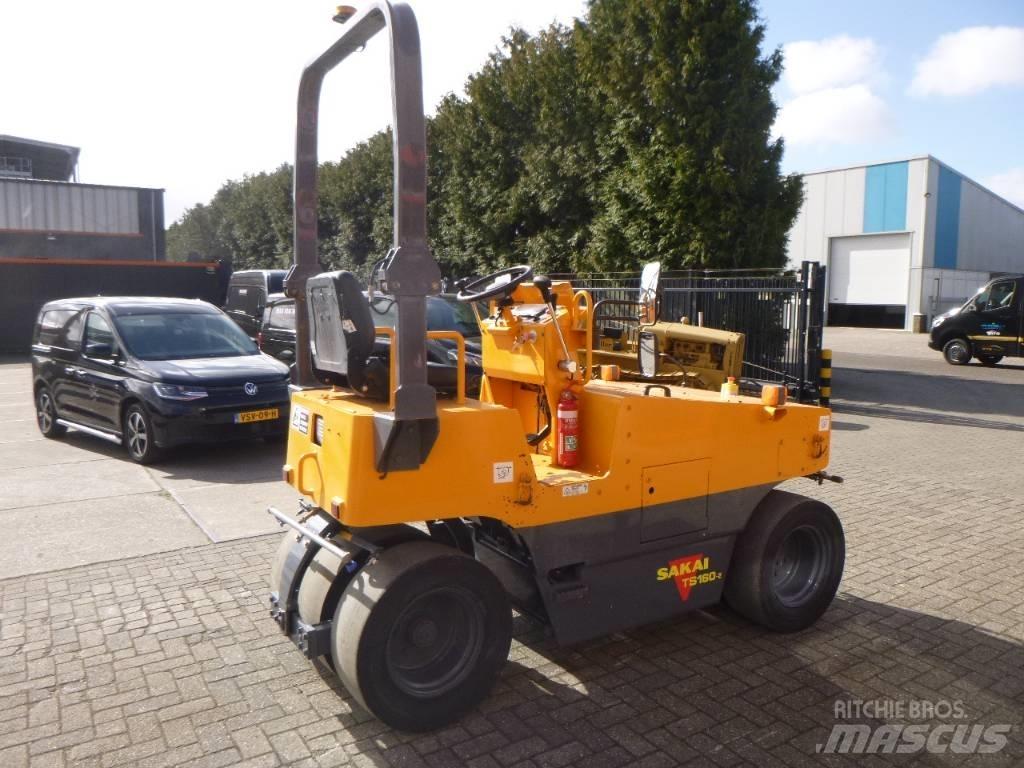 Sakai TS160-2 Pneumatikové válce