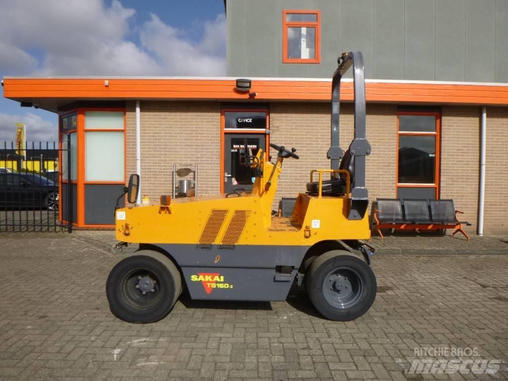 Sakai TS160-2 Pneumatikové válce