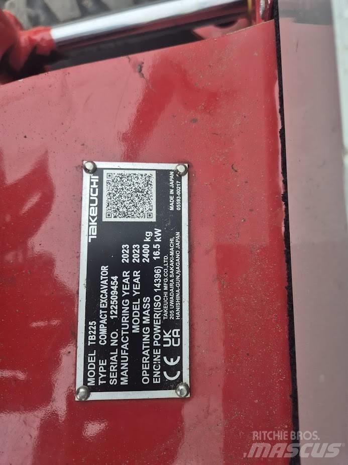 Takeuchi TB 225 Mini rýpadla < 7t