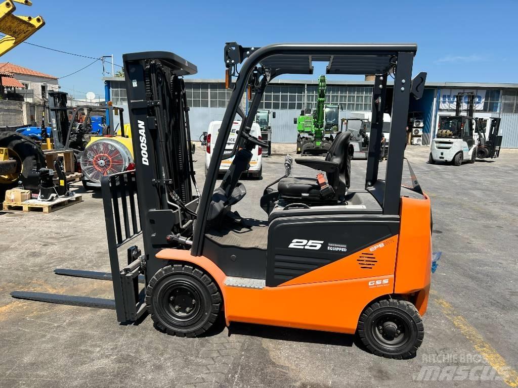 Doosan B 25 NS Akumulátorové vozíky