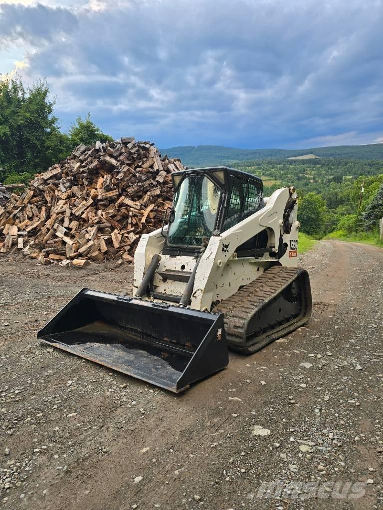 Bobcat T 320 Smykem řízené nakladače