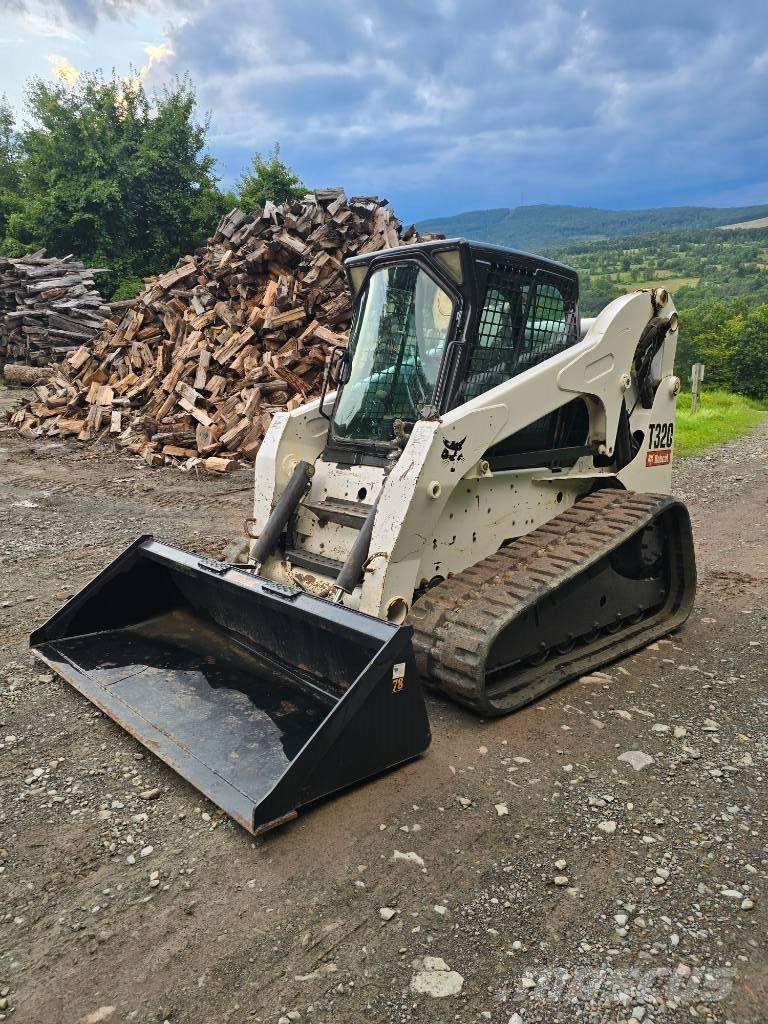 Bobcat T 320 Smykem řízené nakladače