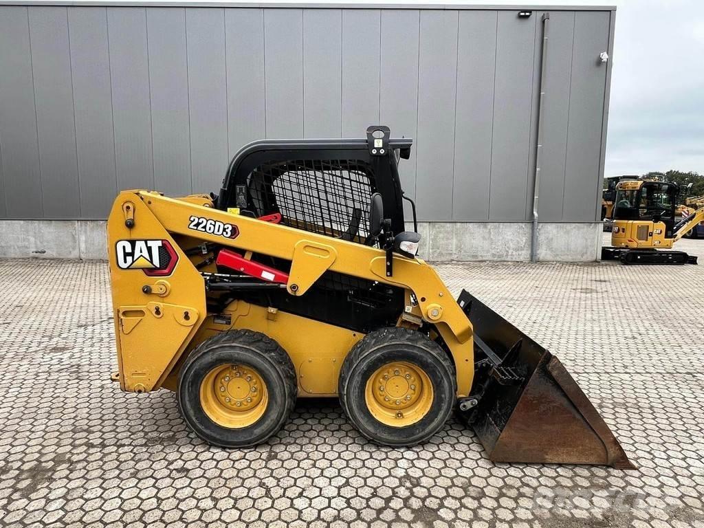 CAT 226D Smykem řízené nakladače