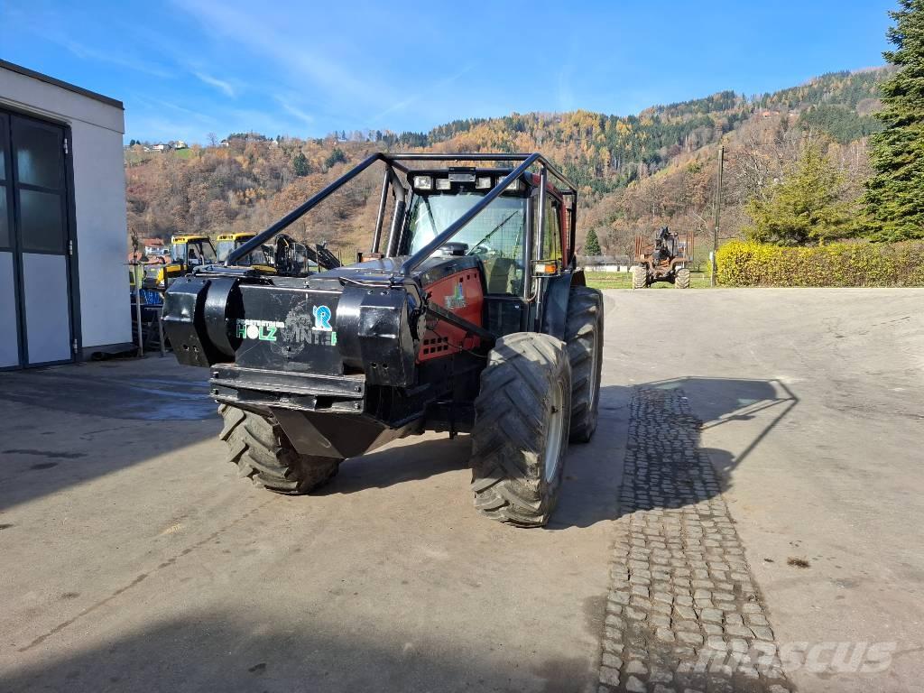 Valtra 8550 Lesní traktory